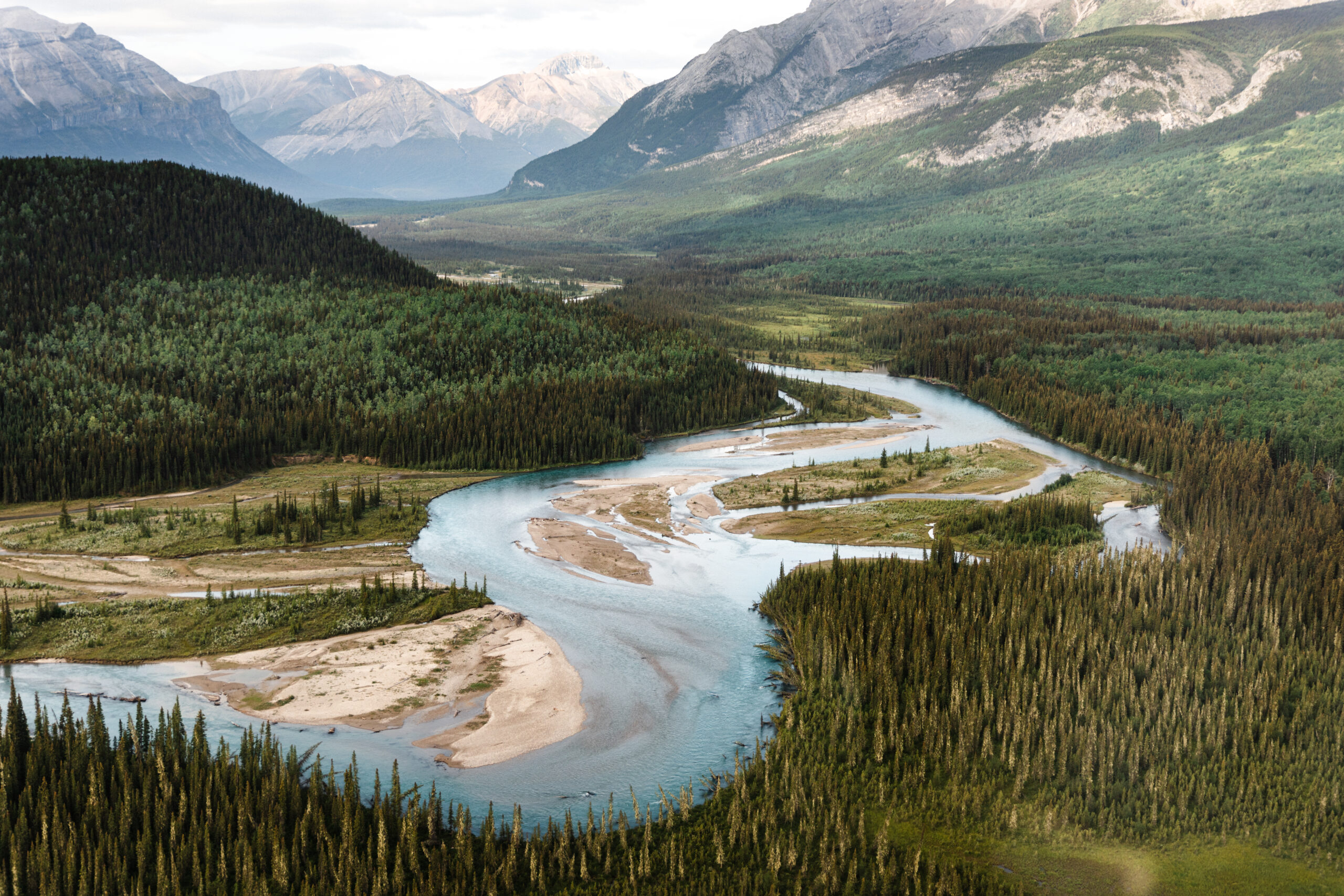 ID:River winds through forested valley